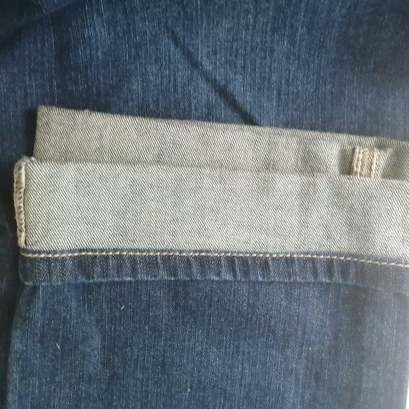 Woman's Apt 9 Straight Leg Capri's - Picture 5 of 10